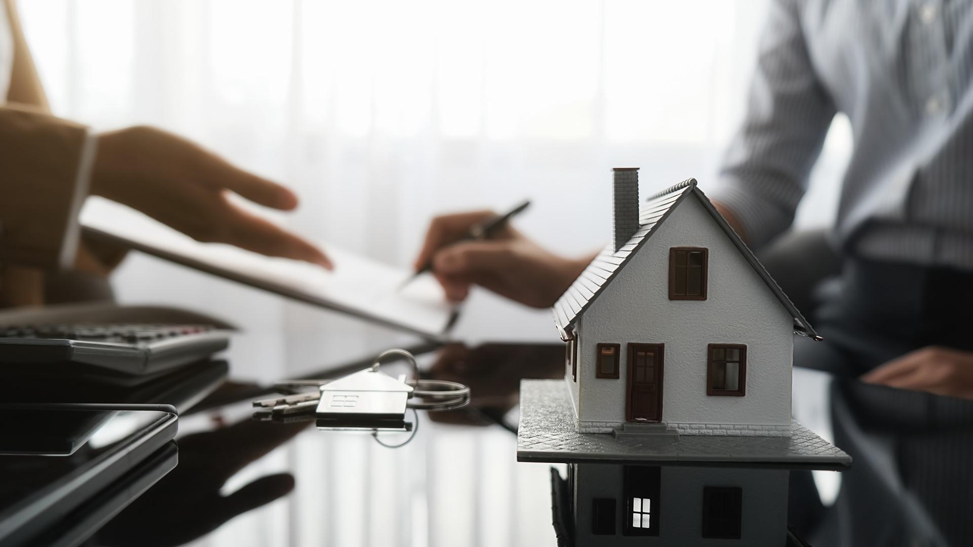 Vertragsunterzeichnung beim Hauskauf | Immobilienmakler Oldenburg Holstein 