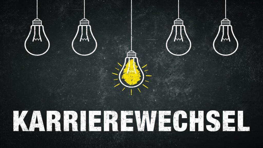 Leuchtende Glühbirne mit Schriftzug Karrierewechsel | Landwirtschaft Stellenangebote